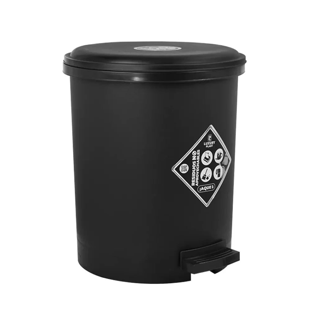 Caneca de basura Luxury Plast blanca de 13 litros con tapa y pedal, diseño redondo.